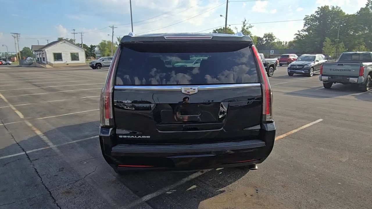 Used 2016 Cadillac Escalade Luxury AWD/4WD image 8