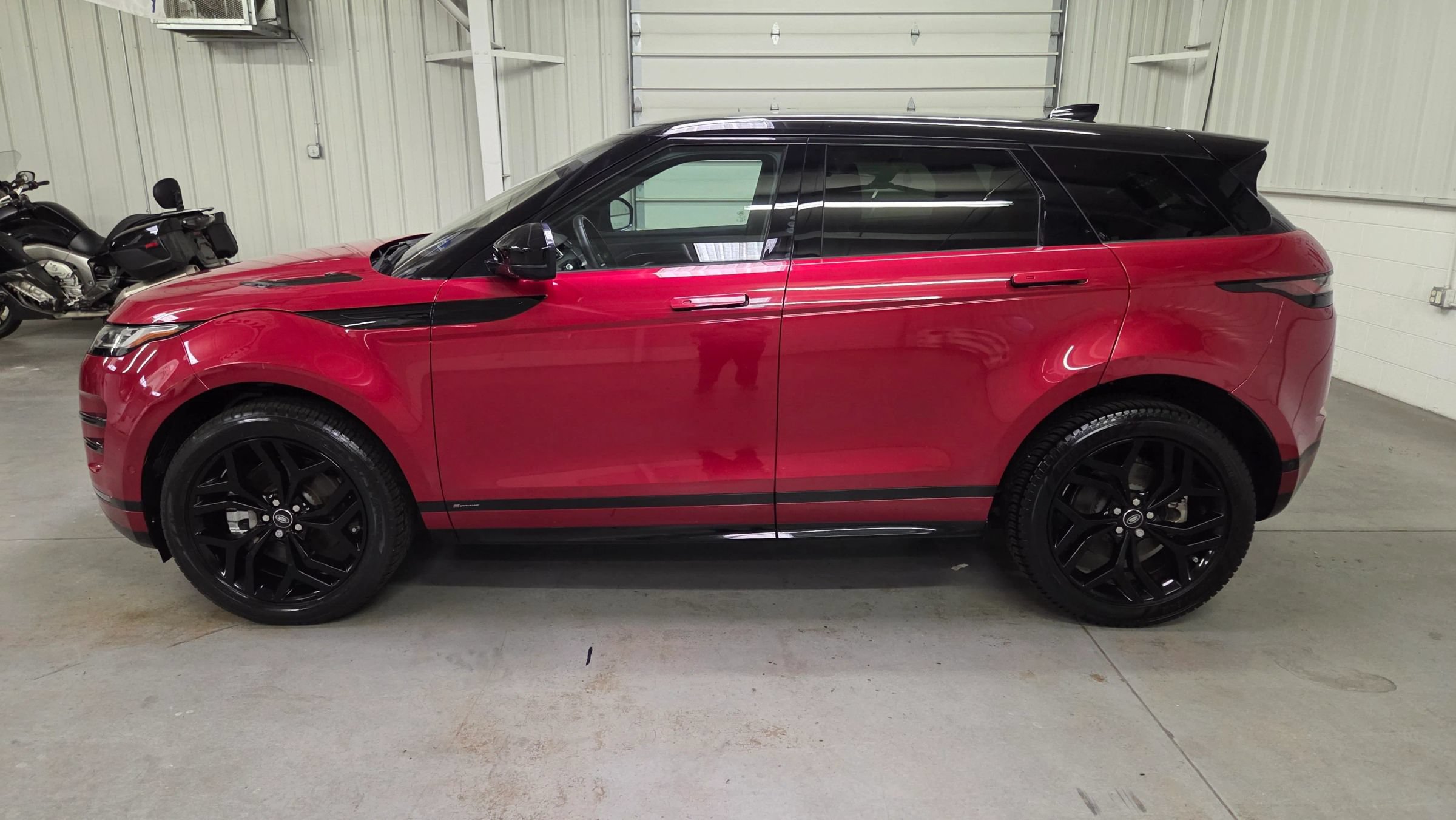 Used 2020 Land Rover Range Rover Evoque R-Dynamic HSE AWD/4WD image 3