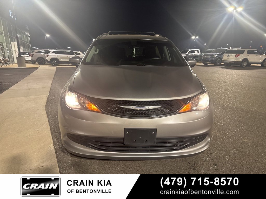 Used 2020 Chrysler Voyager Lxi image 6