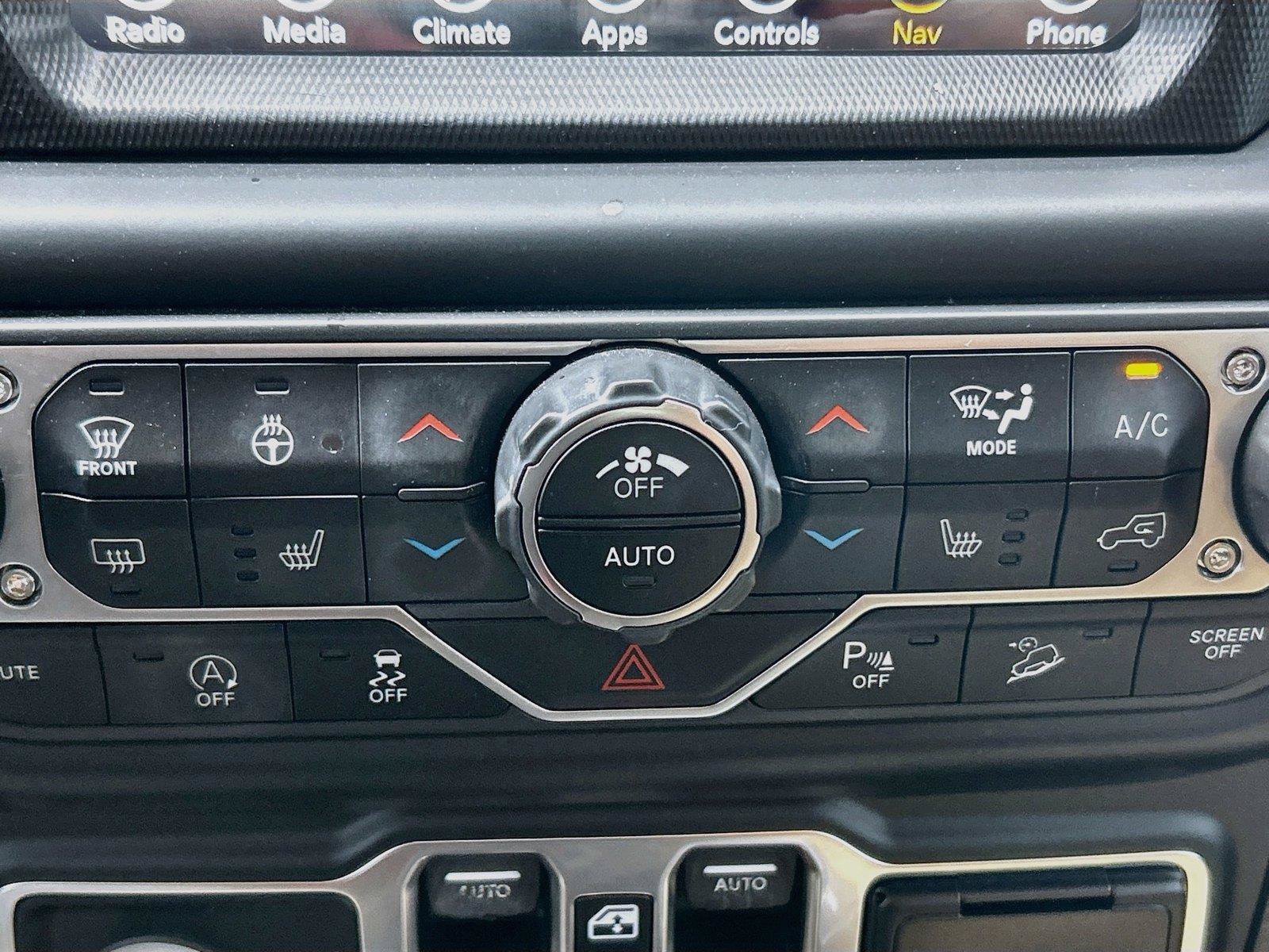 Used 2018 Jeep Wrangler Unlimited Sahara AWD/4WD image 31