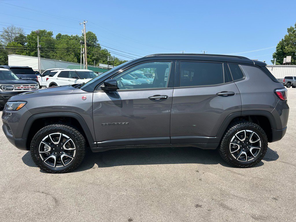 Used 2024 Jeep Compass Trailhawk image 10