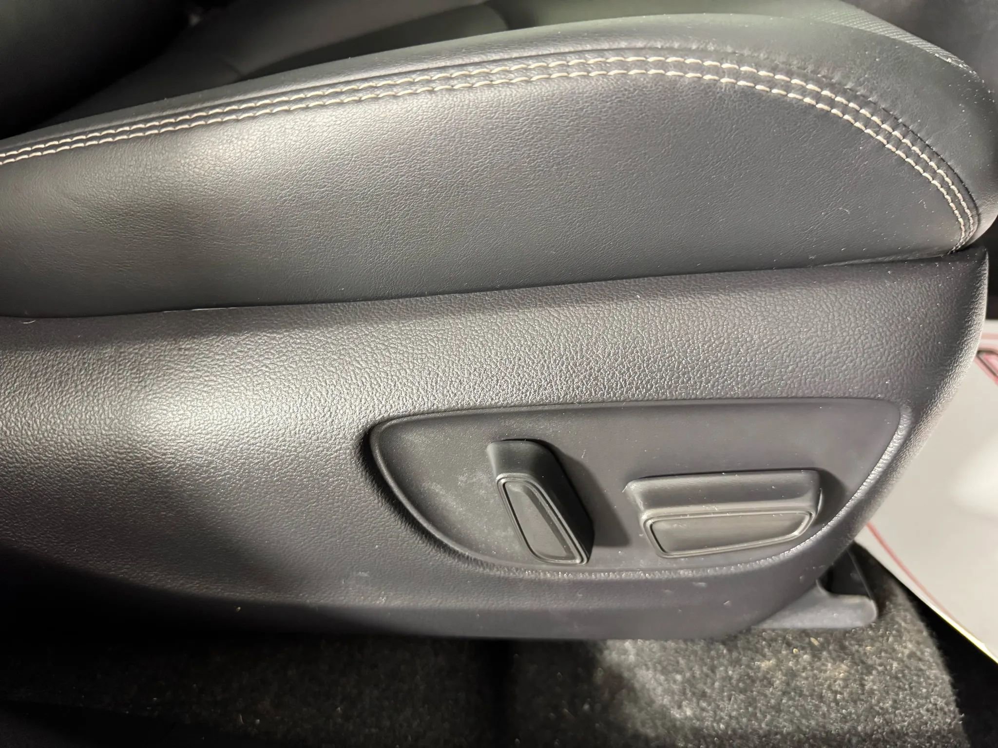 Used 2023 Toyota RAV4 Limited FWD image 37