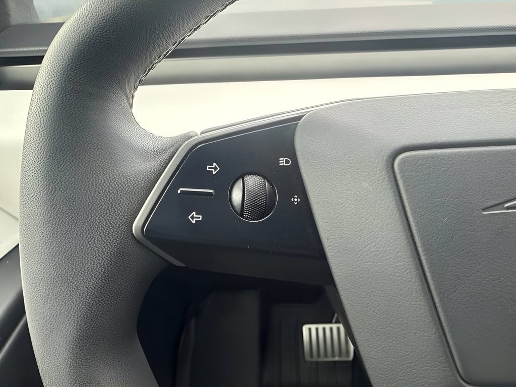 Used 2024 Tesla Cybertruck AWD Crew Cab image 17