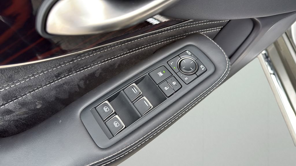 Used 2018 Lexus LS 500 AWD w/ Luxury Package image 24