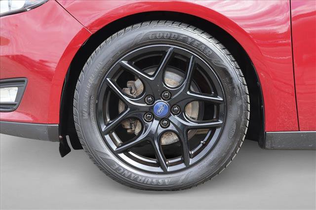 Used 2017 Ford Focus SEL w/ Winter Package FWD image 9