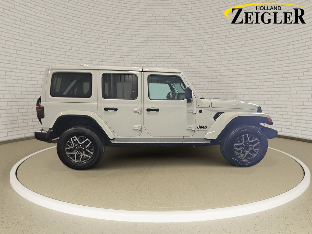 Used 2025 Jeep Wrangler Unlimited Sahara AWD/4WD image 4