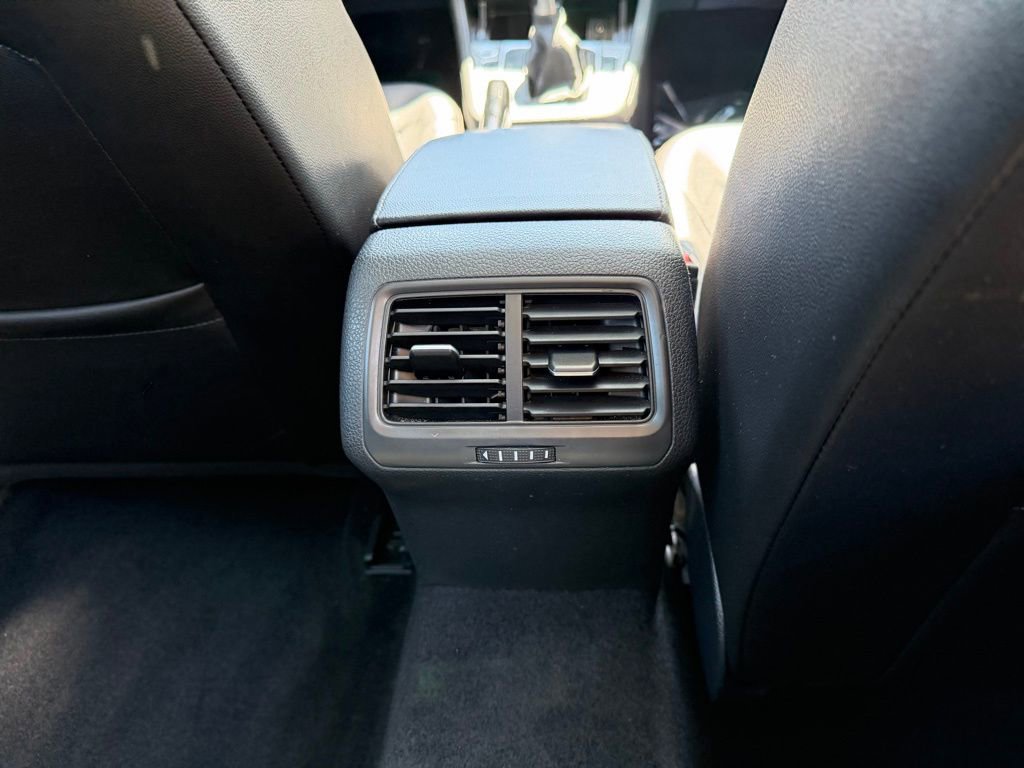 Used 2017 Volkswagen Golf S image 33