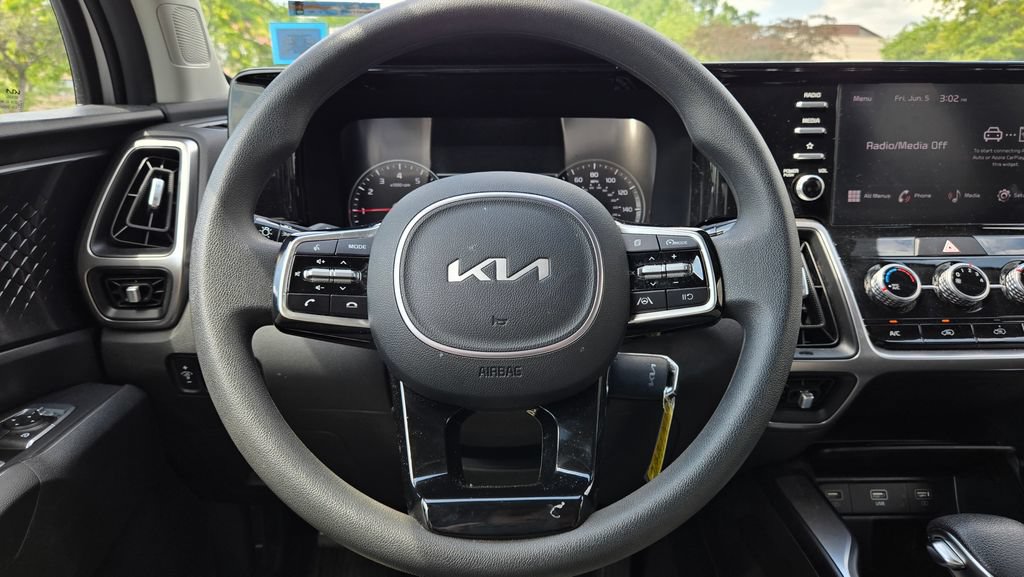 Used 2023 Kia Sorento LX AWD/4WD image 14