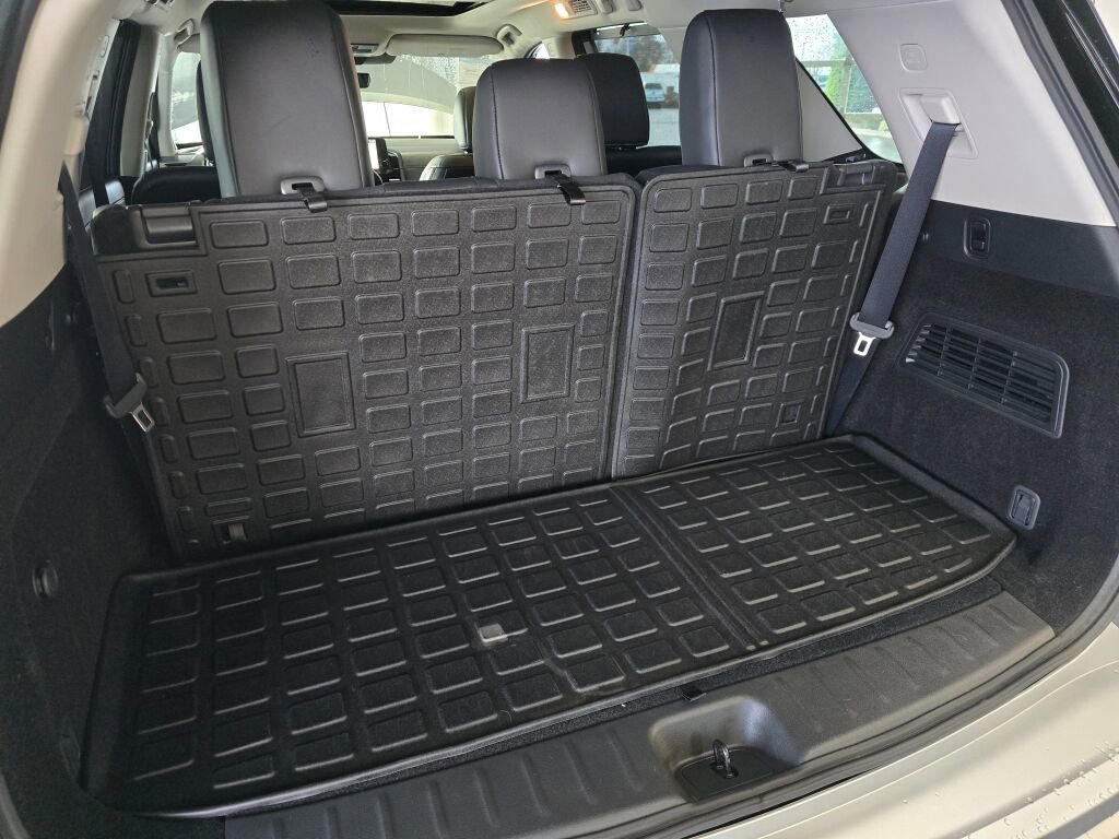 Used 2025 Nissan Pathfinder SL w/ SL Premium Package image 16