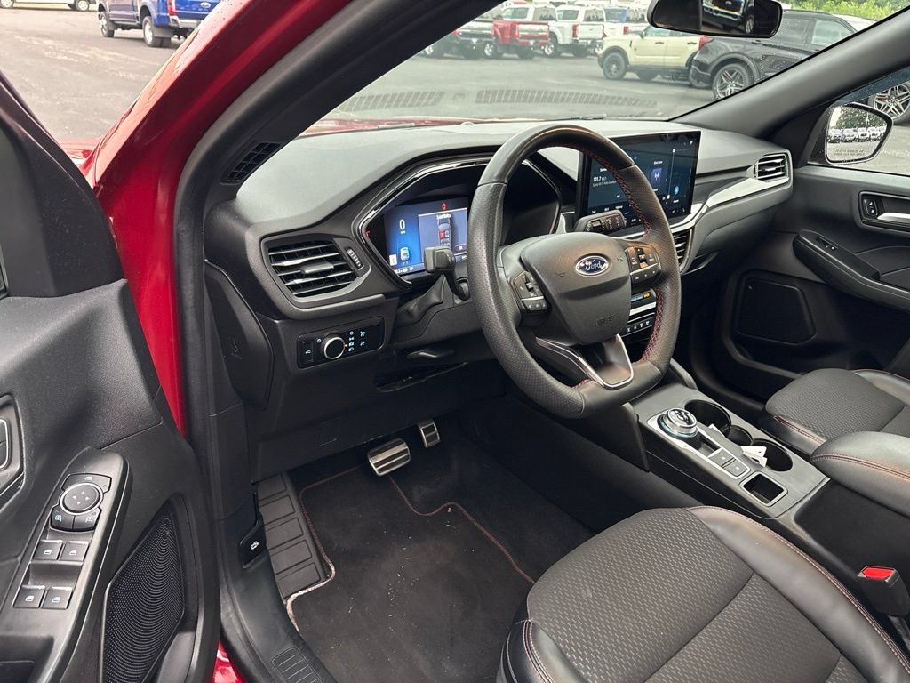 Used 2023 Ford Escape ST-Line w/ Tech Pack #1 AWD/4WD image 8