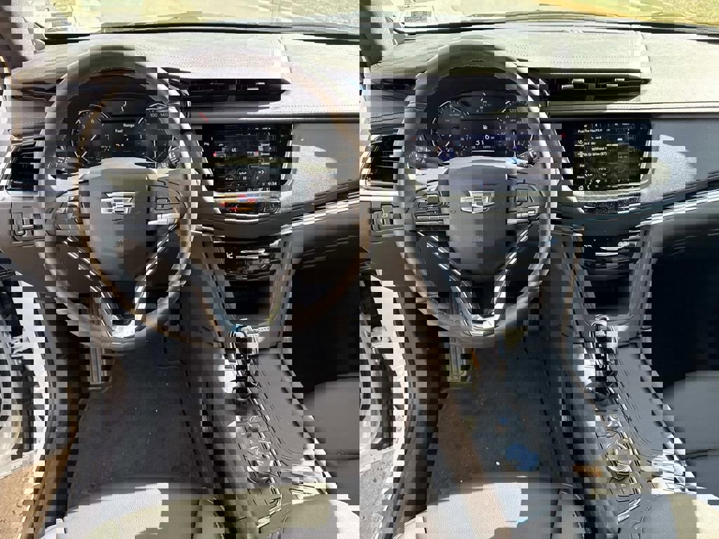 New 2025 Cadillac XT6 Luxury image 18