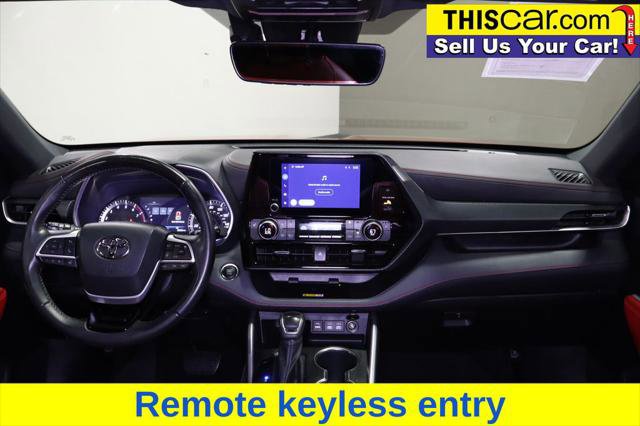 Used 2023 Toyota Highlander XSE image 16