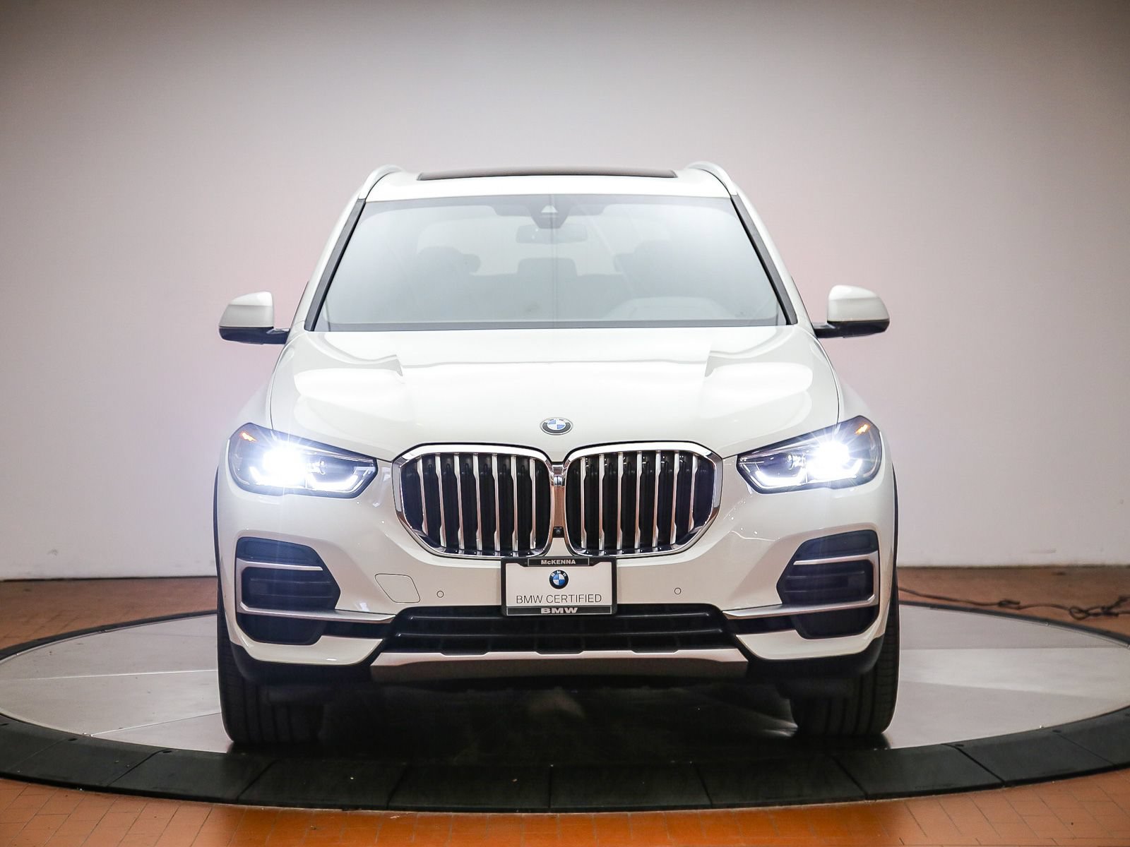 Certified 2022 BMW X5 xDrive40i w/ Parking Assistance Package AWD/4WD image 7