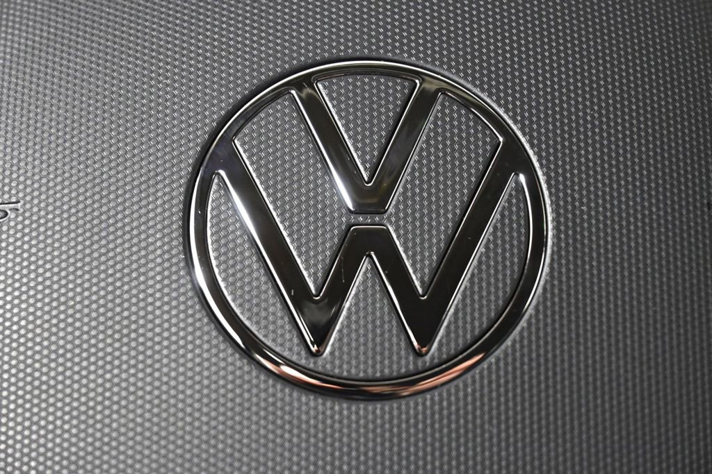 Used 2025 Volkswagen Atlas SE image 36