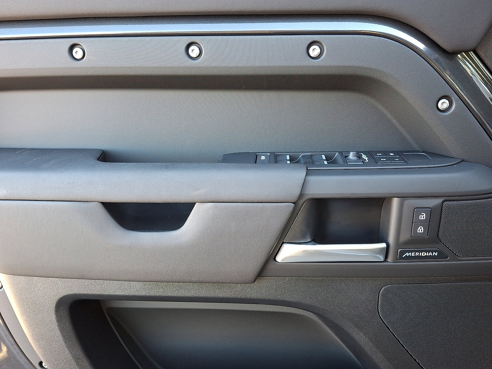 New 2025 Land Rover Defender 110 S image 5