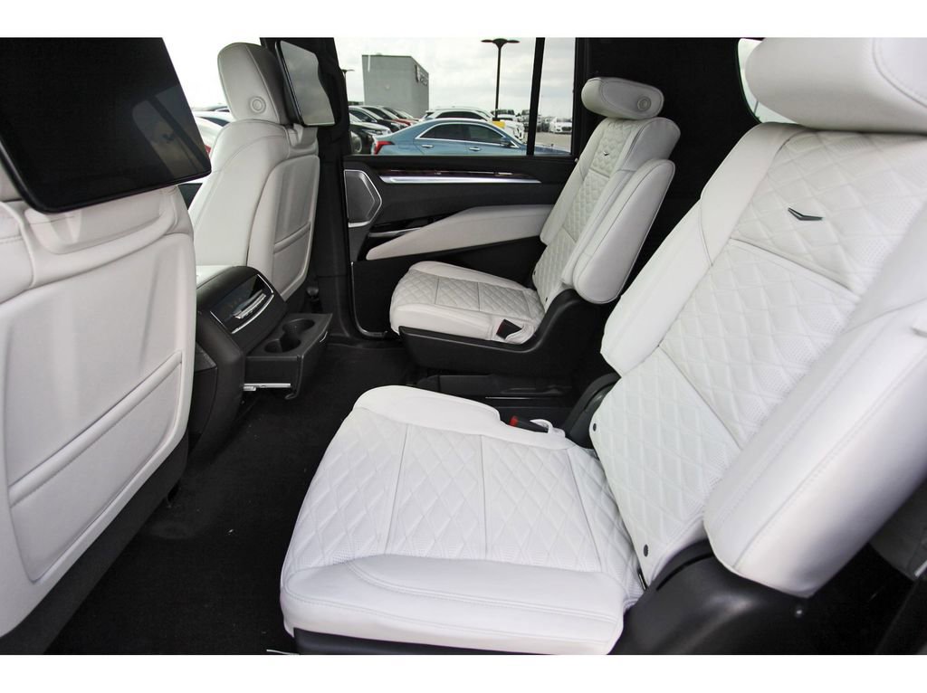 New 2026 Cadillac Escalade ESV Platinum Sport w/ LPO, ONYX Package image 7