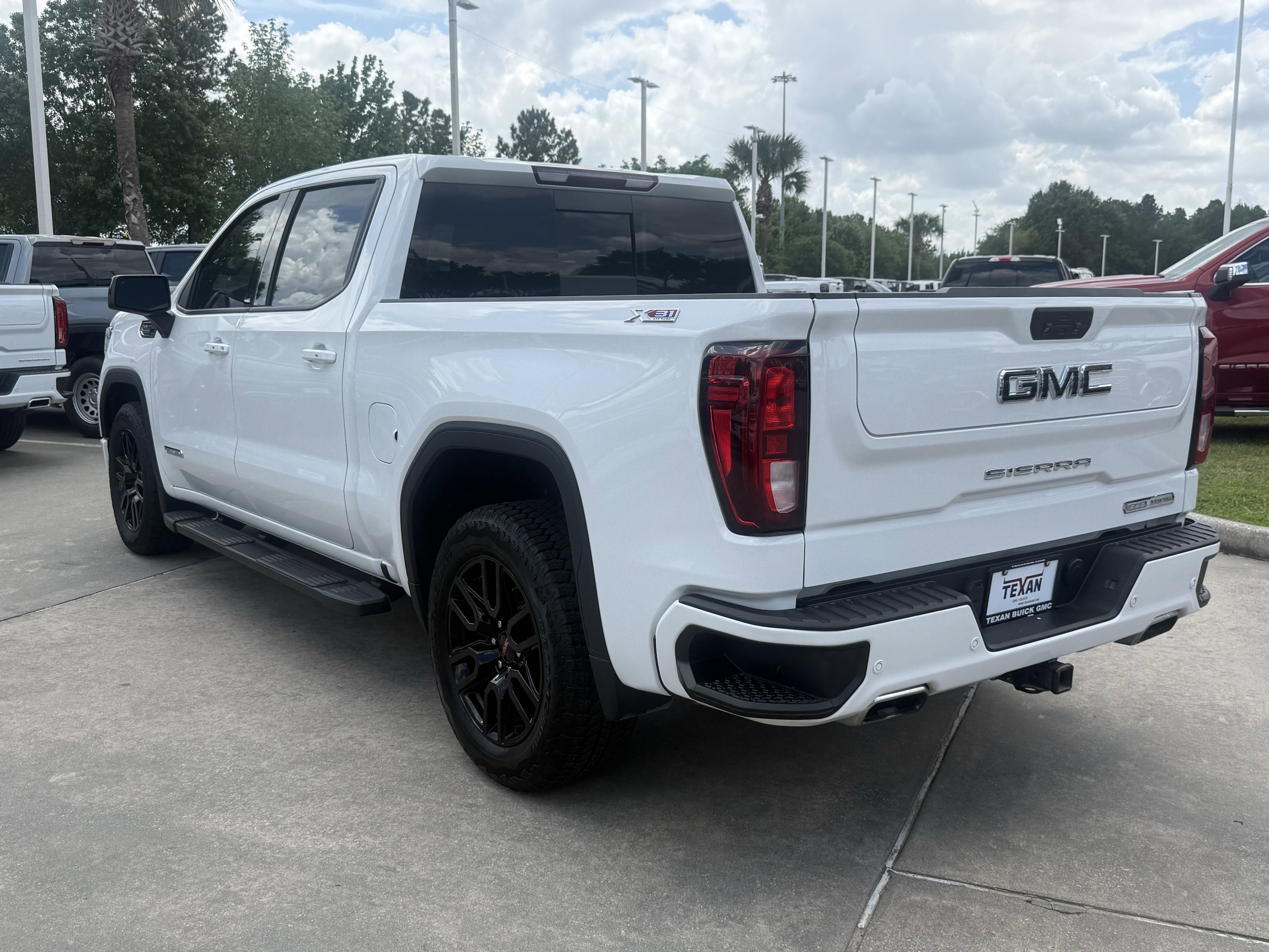 Used 2022 GMC Sierra 1500 Elevation w/ Preferred Package AWD/4WD image 7