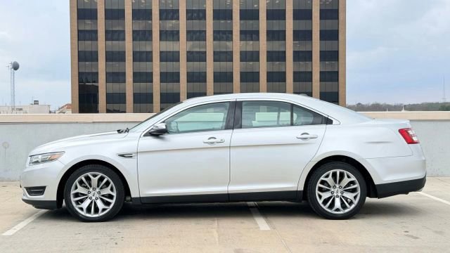 Used 2019 Ford Taurus Limited image 10