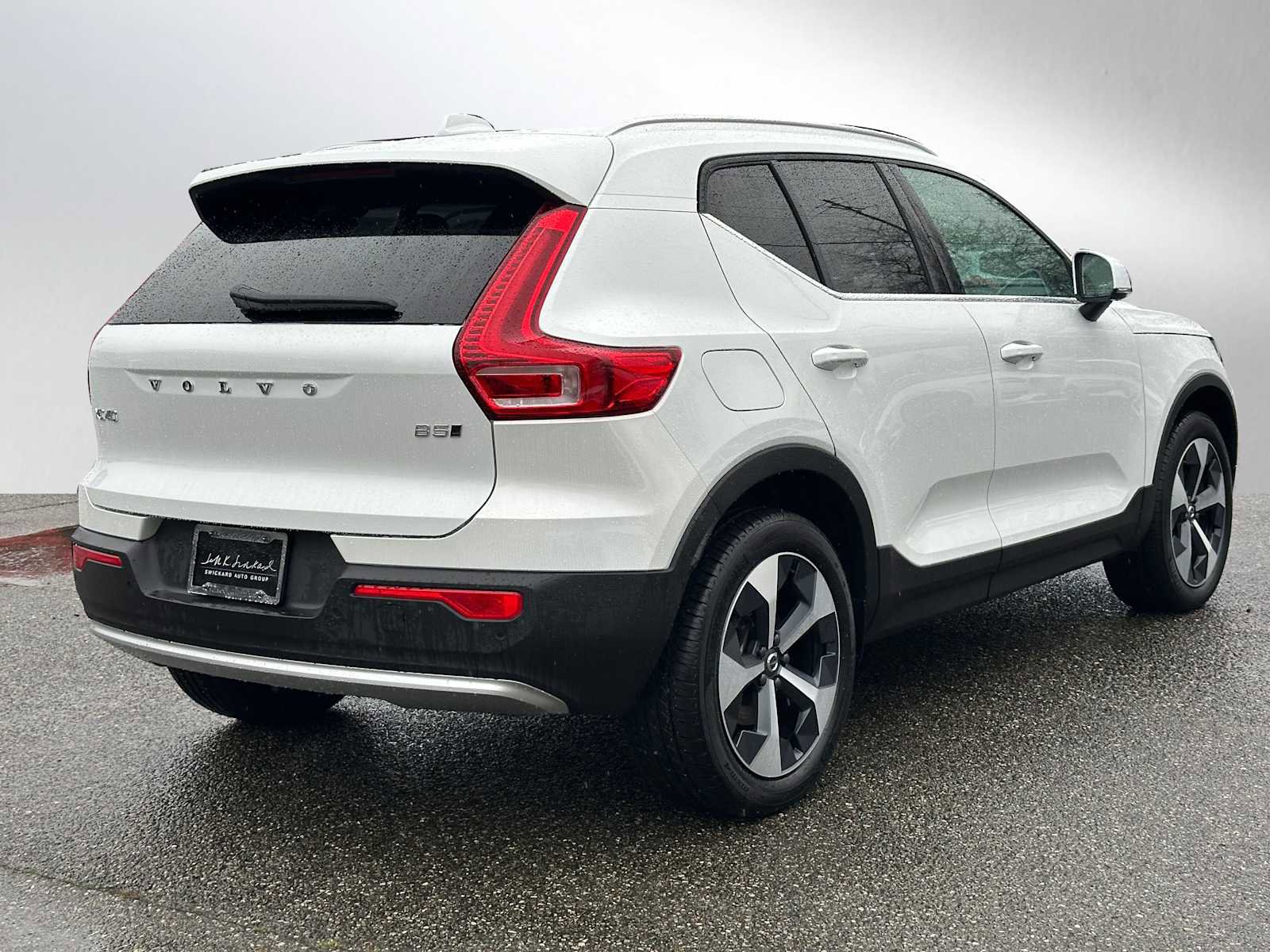 Used 2025 Volvo XC40 B5 Core w/ Protection Package Premier image 3