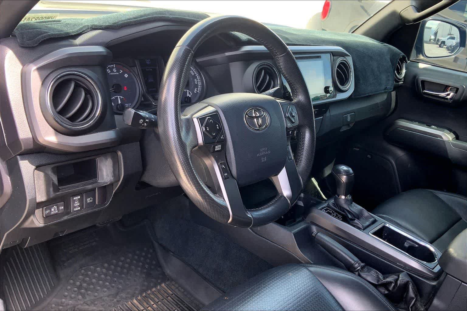 Used 2019 Toyota Tacoma 2WD Double Cab image 2