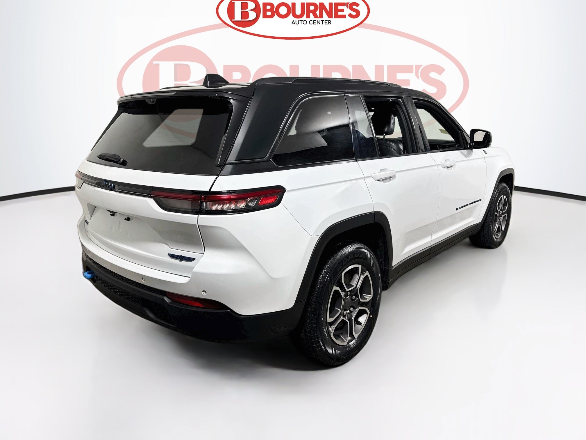 Used 2023 Jeep Grand Cherokee Trailhawk w/ Advanced Protech Group II AWD/4WD image 12