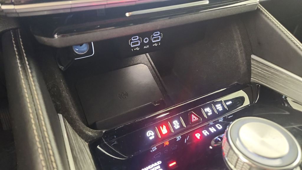 Used 2024 Jeep Wagoneer L Series II w/ Flexible Seating Group image 18