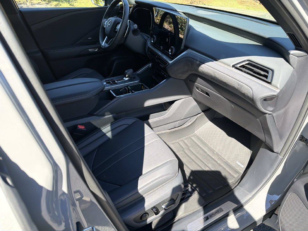 Used 2025 Lexus TX 500h AWD w/ Technology Package image 23