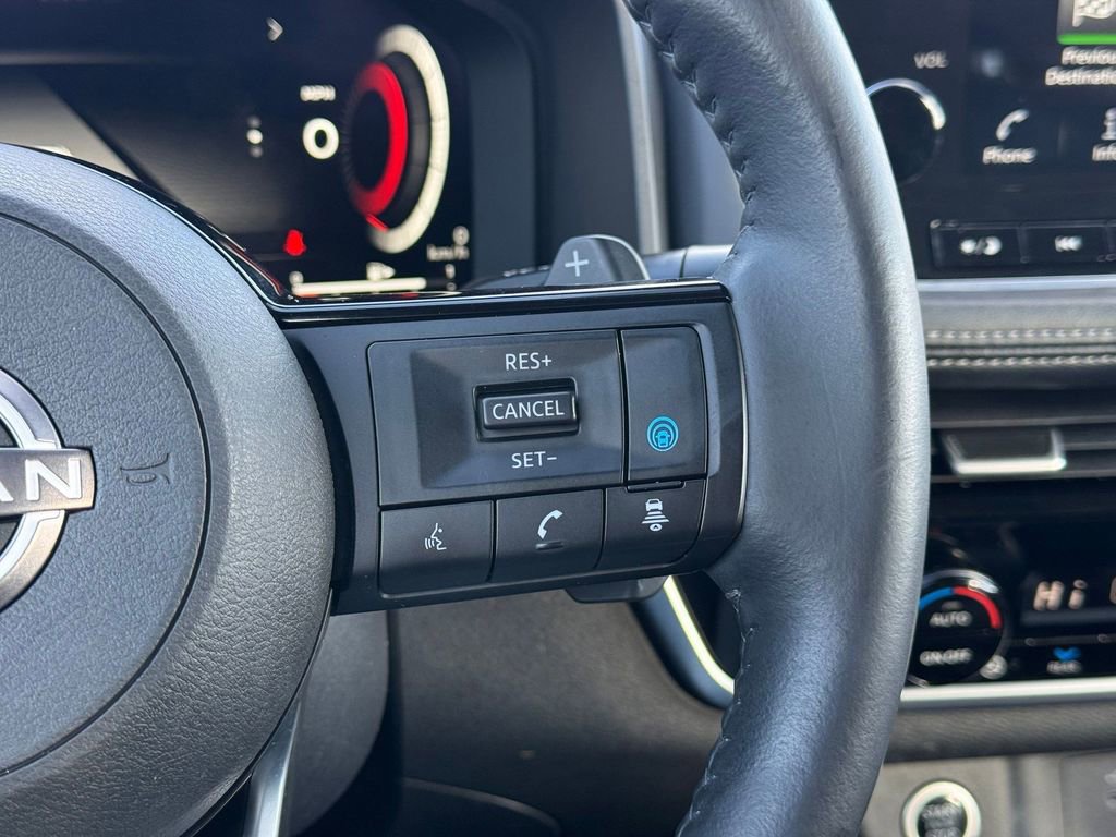 Certified 2022 Nissan Rogue Platinum w/ Head-Up Display Package AWD/4WD image 17