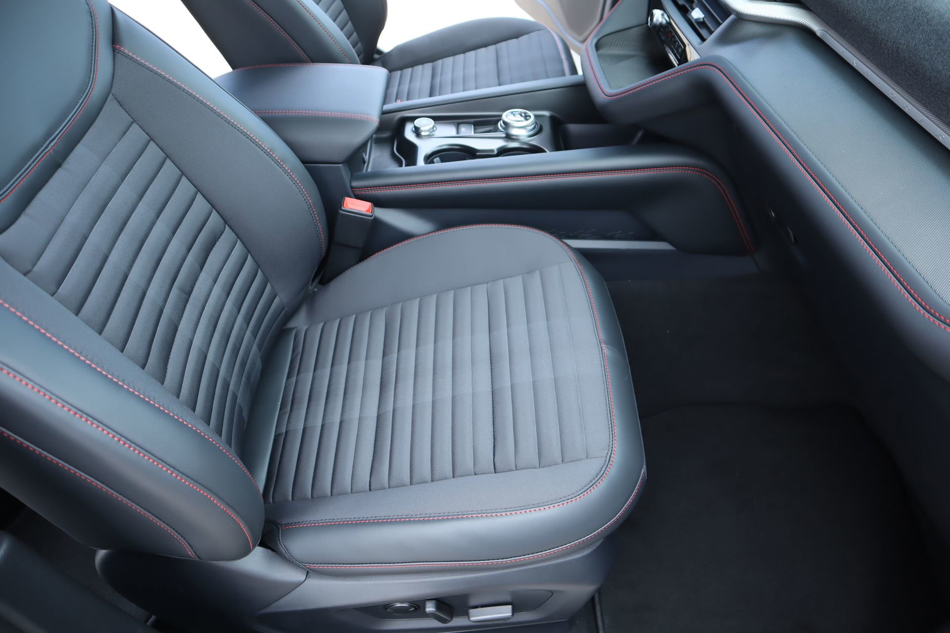 New 2026 Ford Explorer ST-Line RWD image 15
