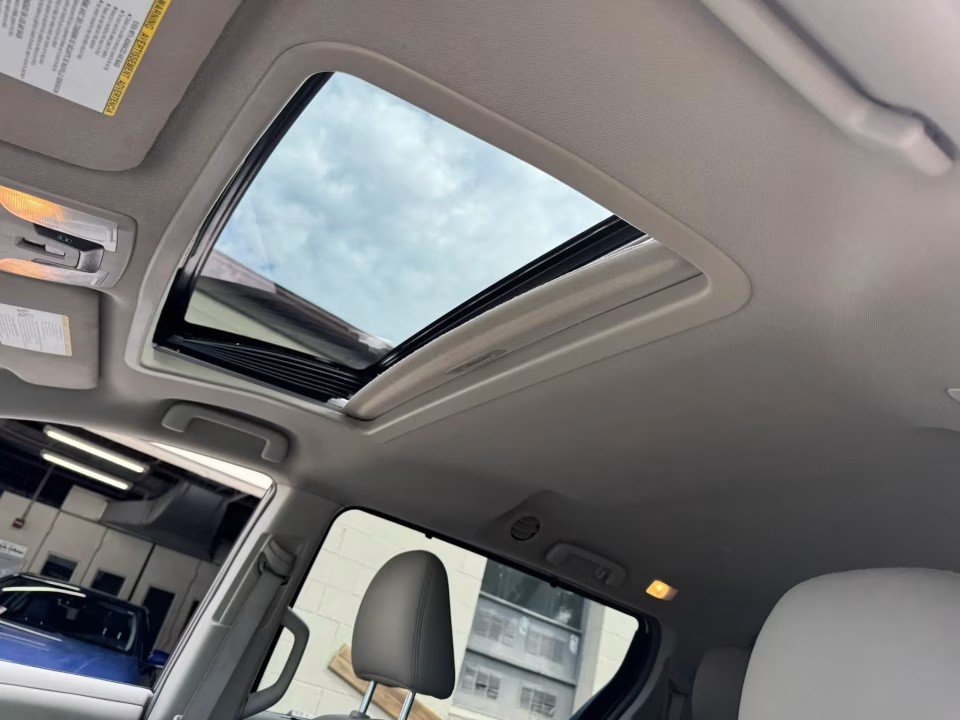 Used 2015 Toyota Sienna XLE FWD image 22