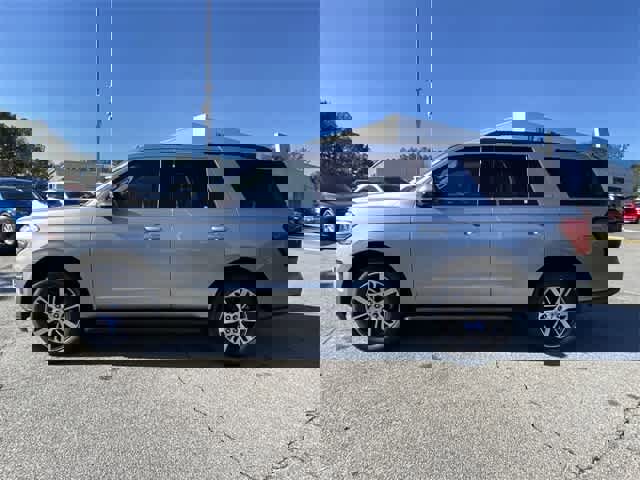 New 2024 Ford Expedition XLT image 2