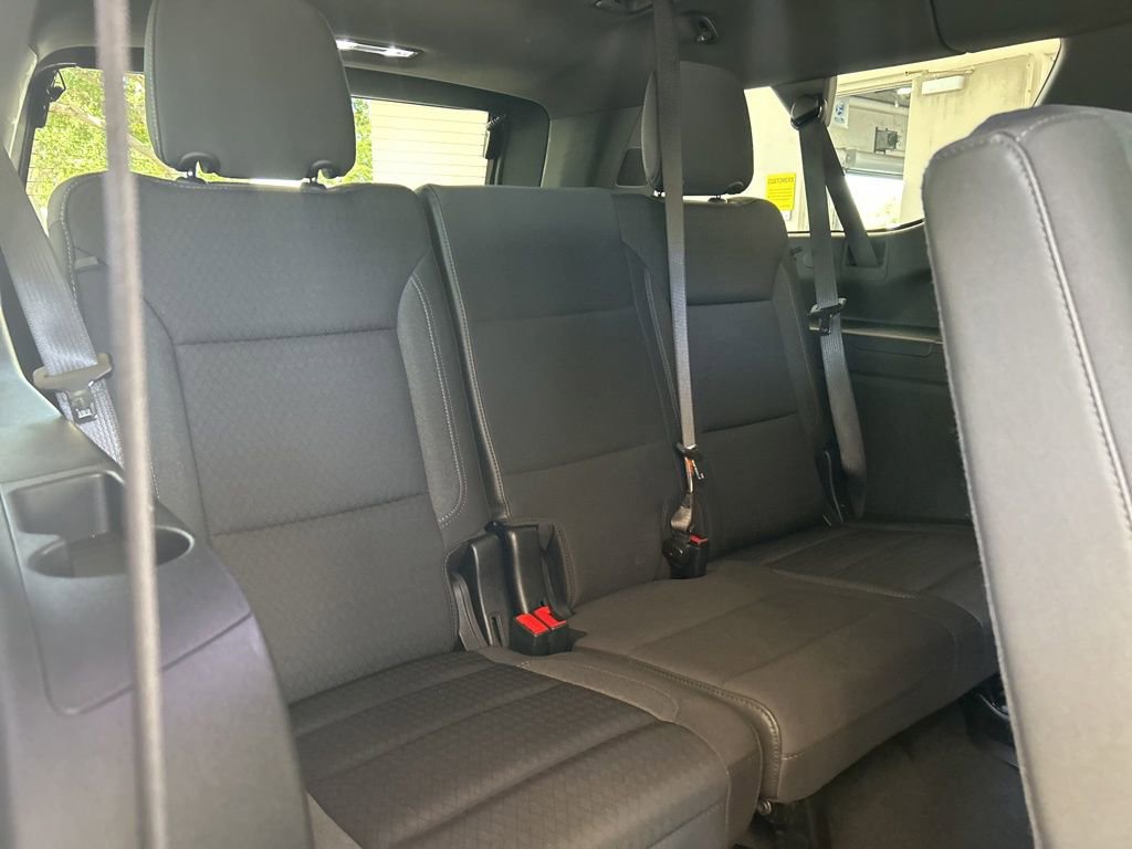 Used 2025 Chevrolet Suburban LS RWD image 31