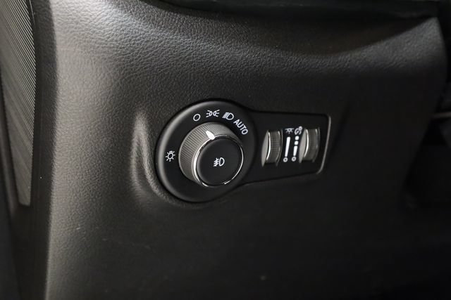 Used 2025 Jeep Compass Latitude AWD/4WD image 14