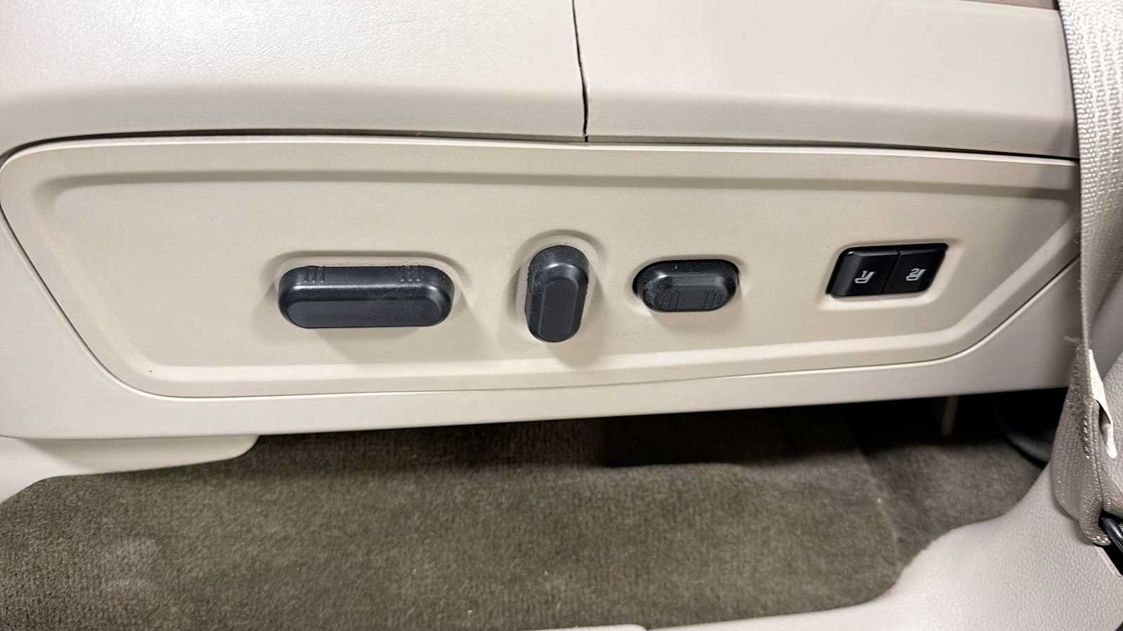 Used 2015 Lincoln Navigator 4WD image 14