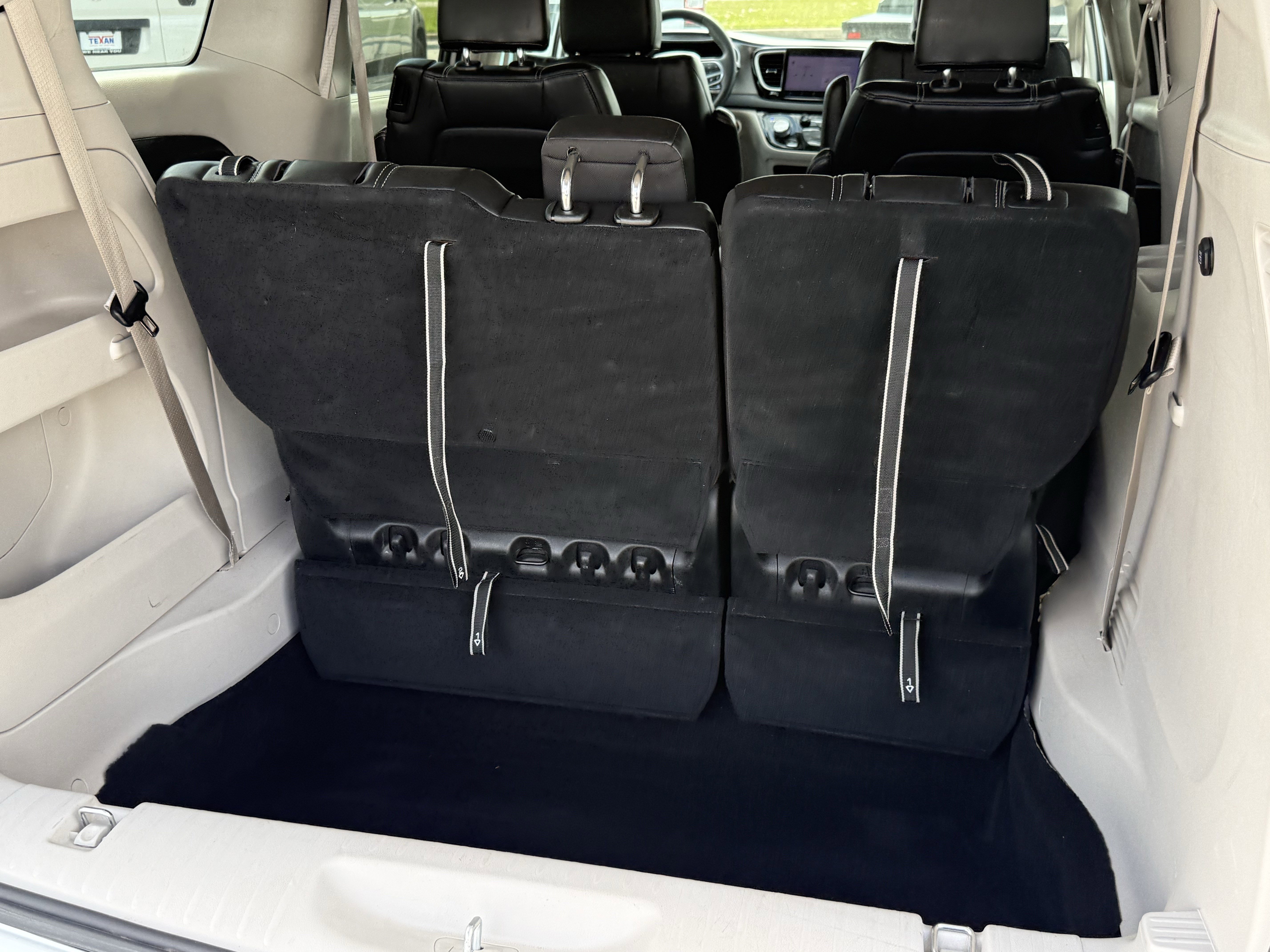 Used 2023 Chrysler Pacifica Touring-L image 28
