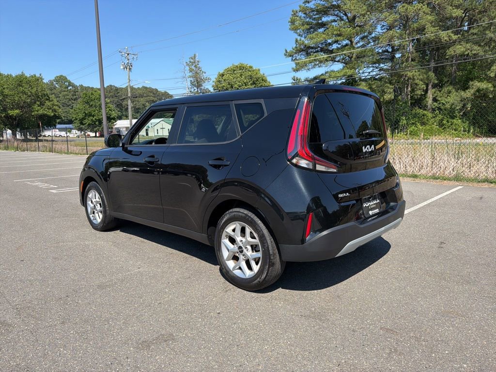 Used 2023 Kia Soul LX w/ Option Group 015 FWD image 10
