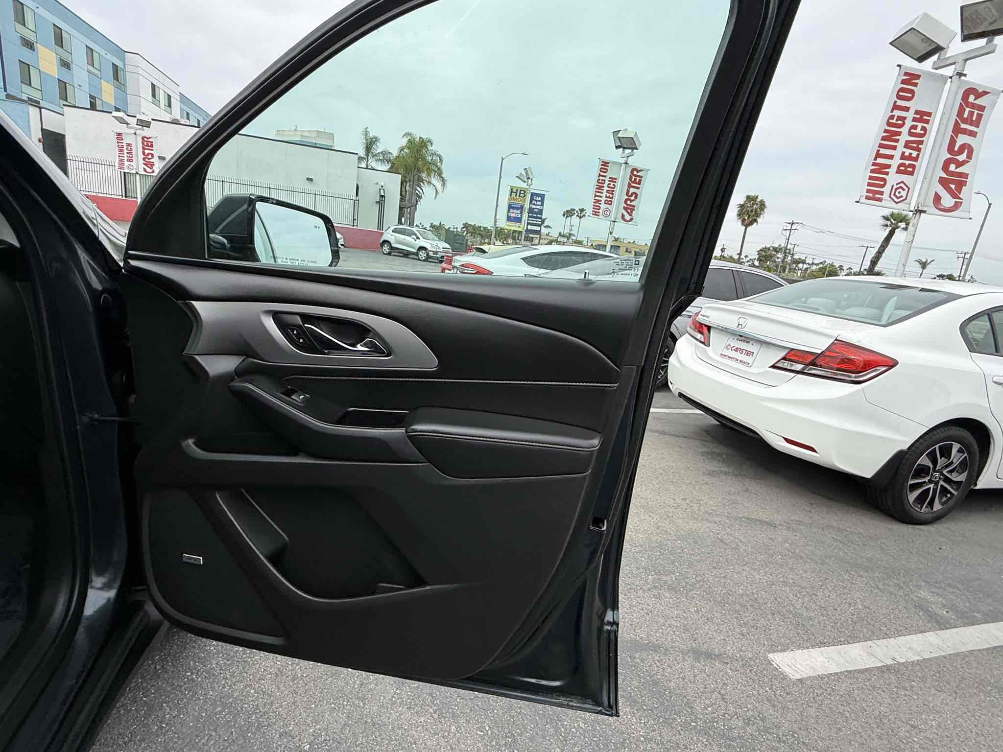 Used 2018 Chevrolet Traverse LT image 25