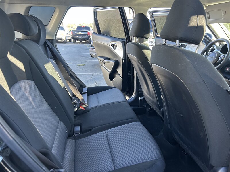 Used 2023 Kia Soul LX FWD image 23