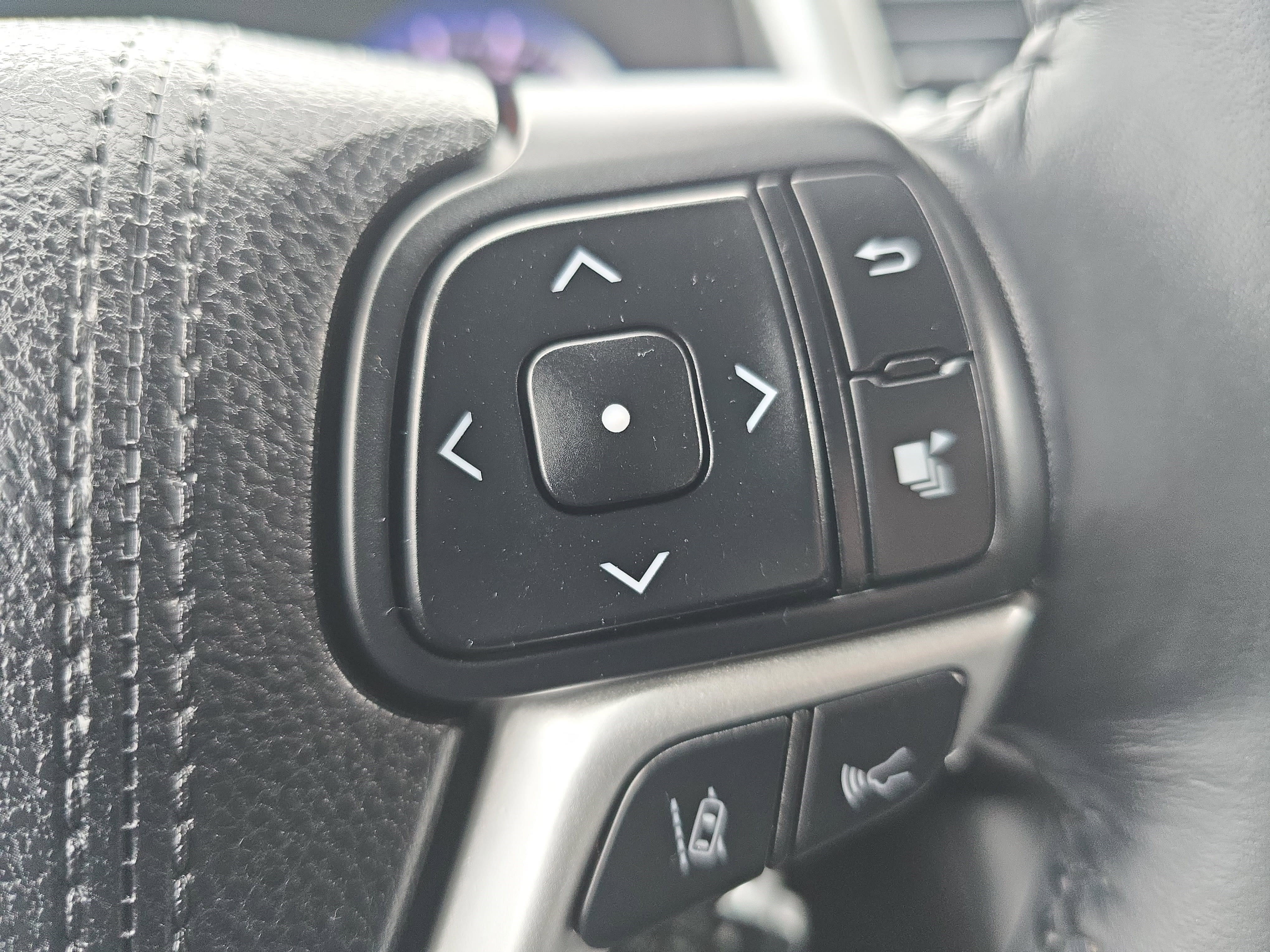 Used 2018 Toyota Highlander XLE image 18