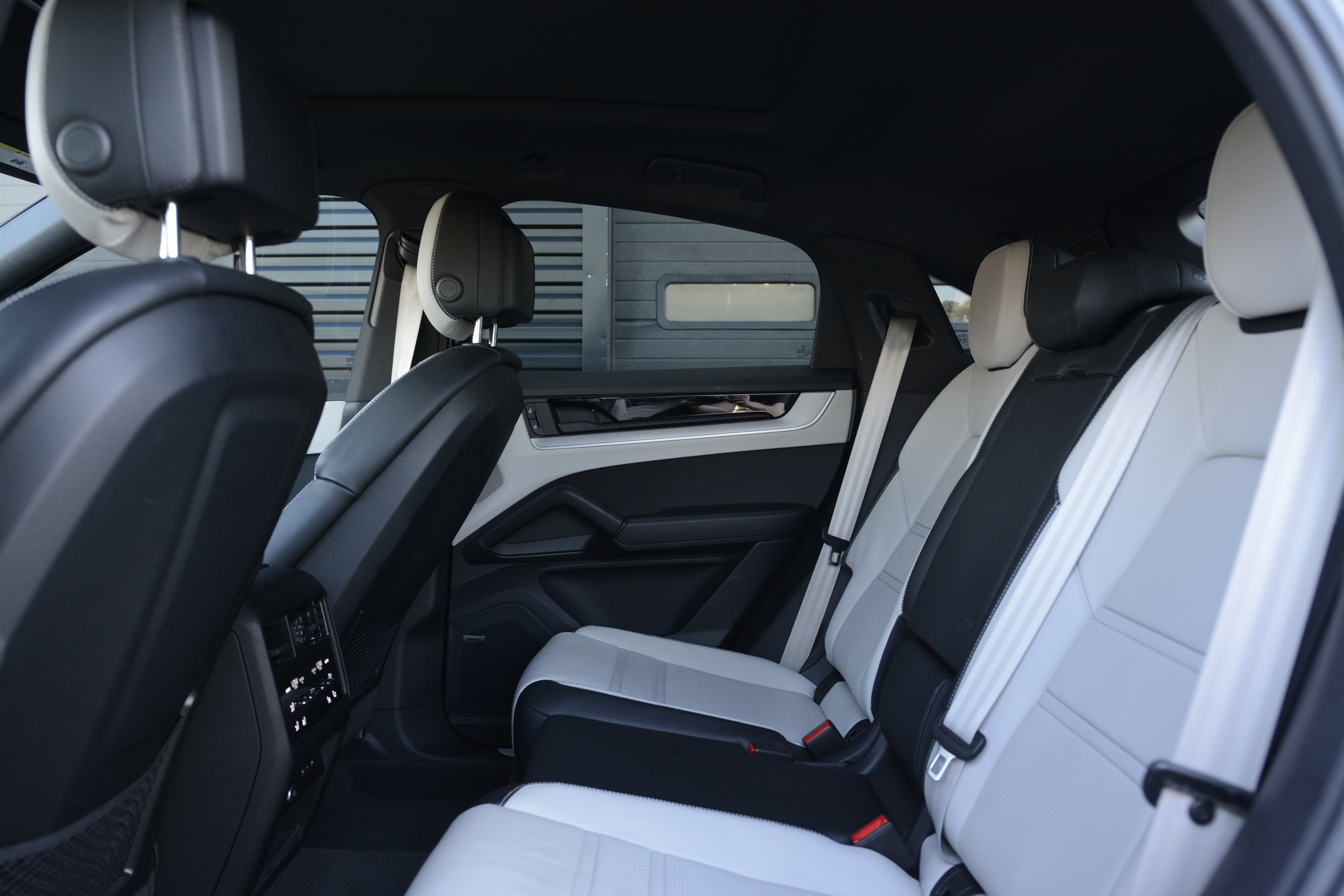Certified 2026 Porsche Cayenne Coupe AWD/4WD image 32