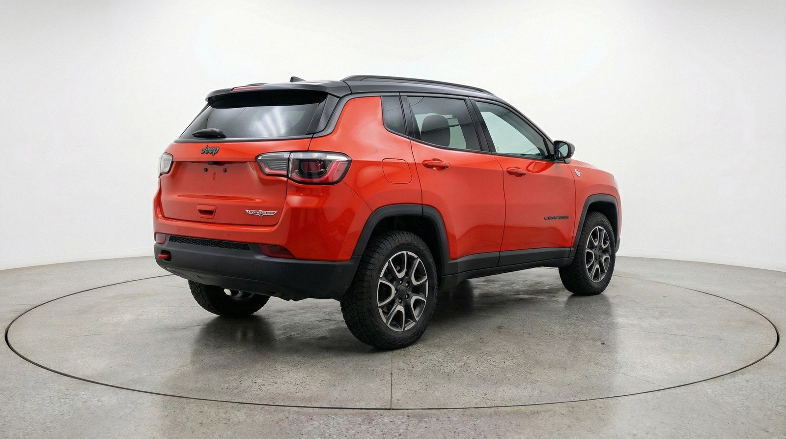 Used 2025 Jeep Compass Trailhawk image 9