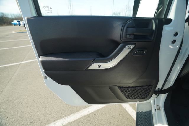 Used 2015 Jeep Wrangler Unlimited Sahara w/ Dual Top Group image 13