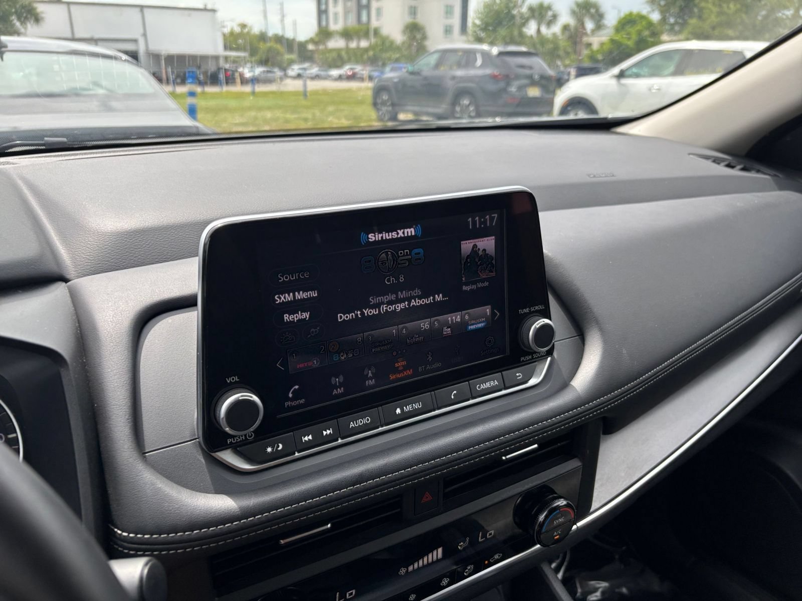 Used 2025 Nissan Rogue SV AWD/4WD image 21