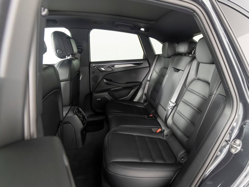 Certified 2026 Porsche Macan AWD/4WD image 40