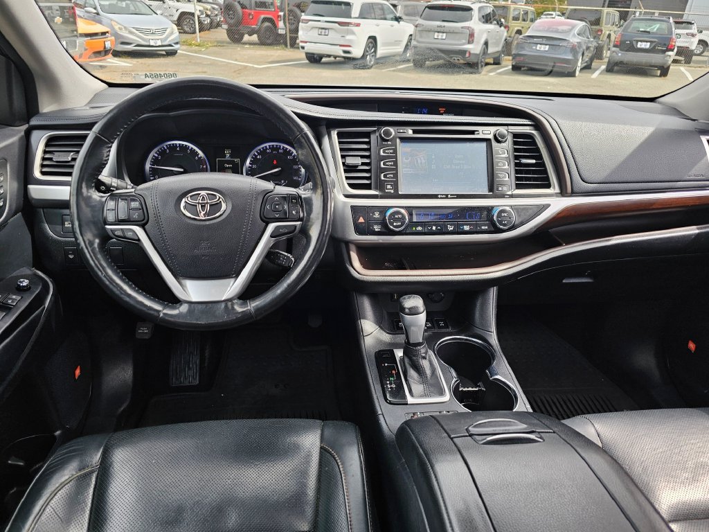 Used 2015 Toyota Highlander Limited Platinum AWD/4WD image 18