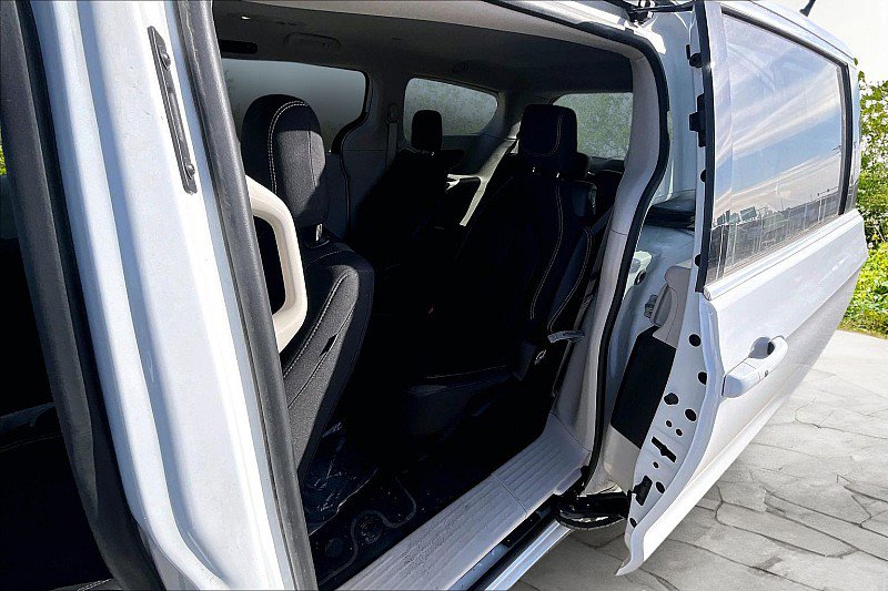 Used 2023 Chrysler Voyager LX FWD image 21