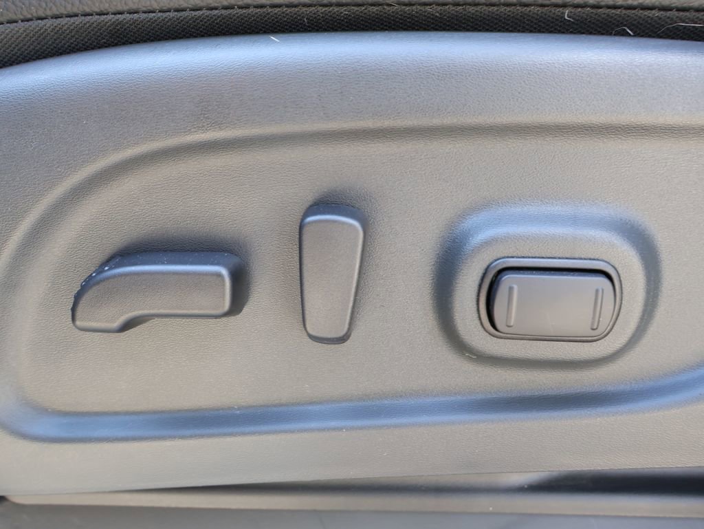 Used 2024 Nissan Titan PRO-4X w/ Pro-4x Convenience Package AWD/4WD image 14