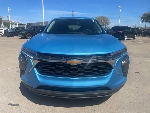 Used 2025 Chevrolet Trax LS image 2