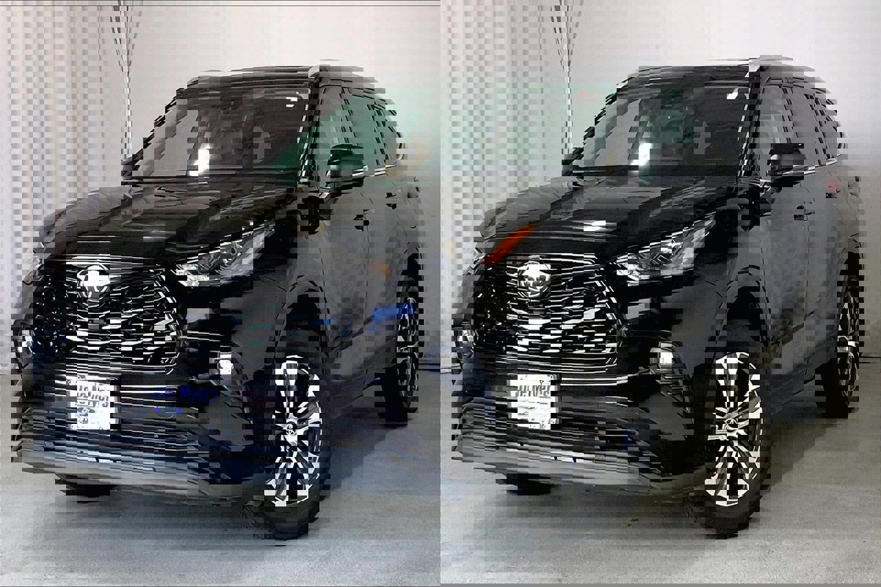Used 2022 Toyota Highlander XLE image 12