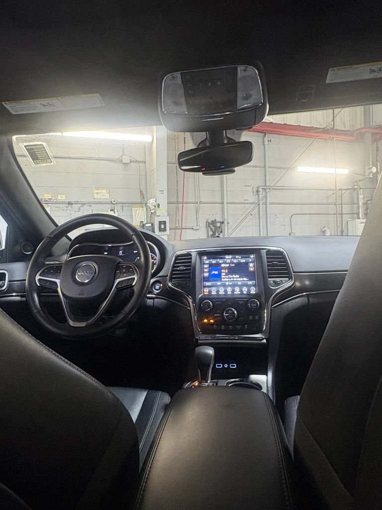 Used 2018 Jeep Grand Cherokee Limited AWD/4WD image 7